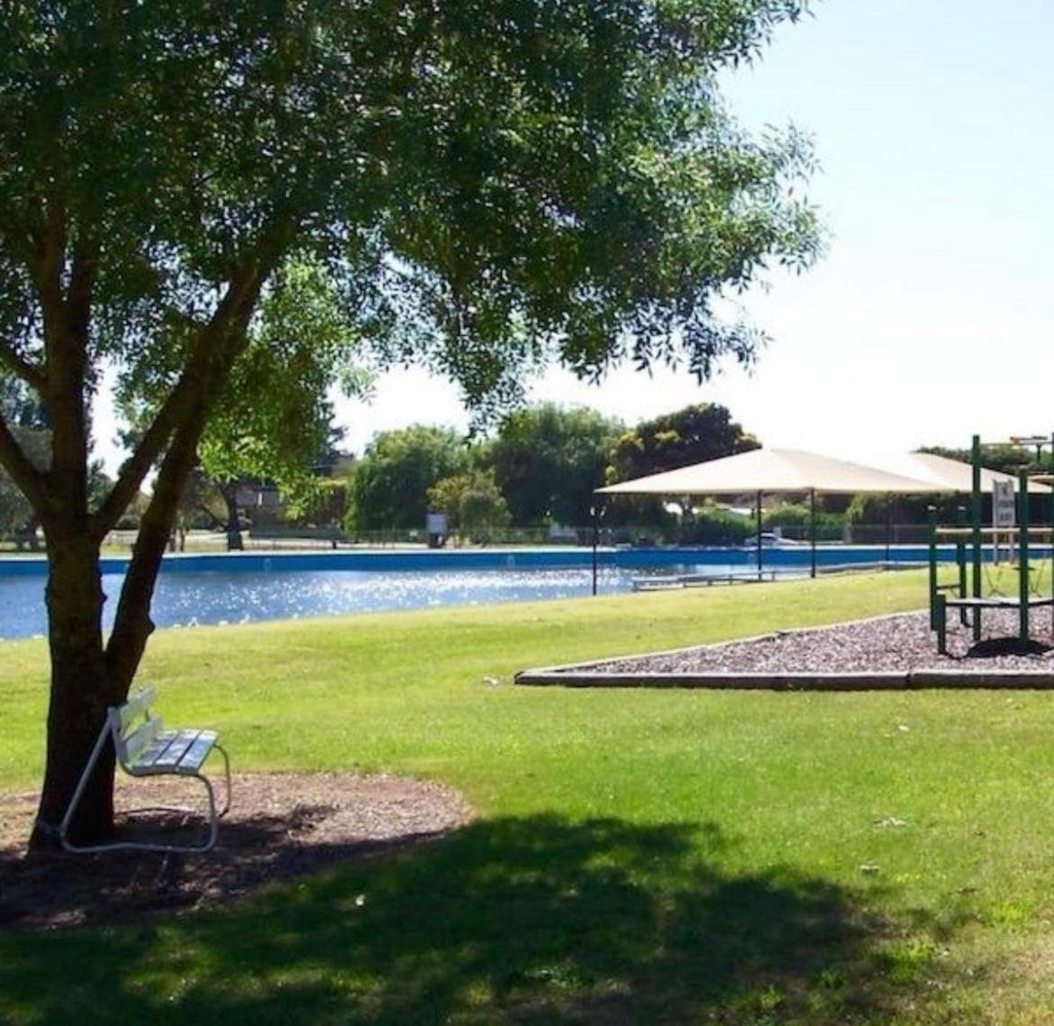 Millicent Lakeside Caravan Park Hotel Exterior photo