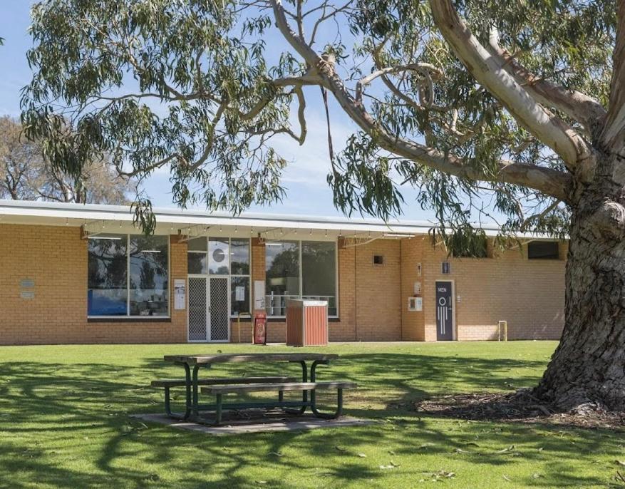 Millicent Lakeside Caravan Park Hotel Exterior photo