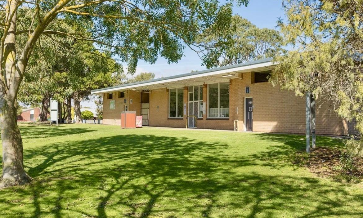 Millicent Lakeside Caravan Park Hotel Exterior photo